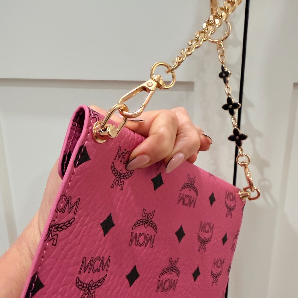 !!One left!! MCM Pink Logo Envelope Clutch or shoulder bag :) gift w/ purchase - Picture 2 of 10
